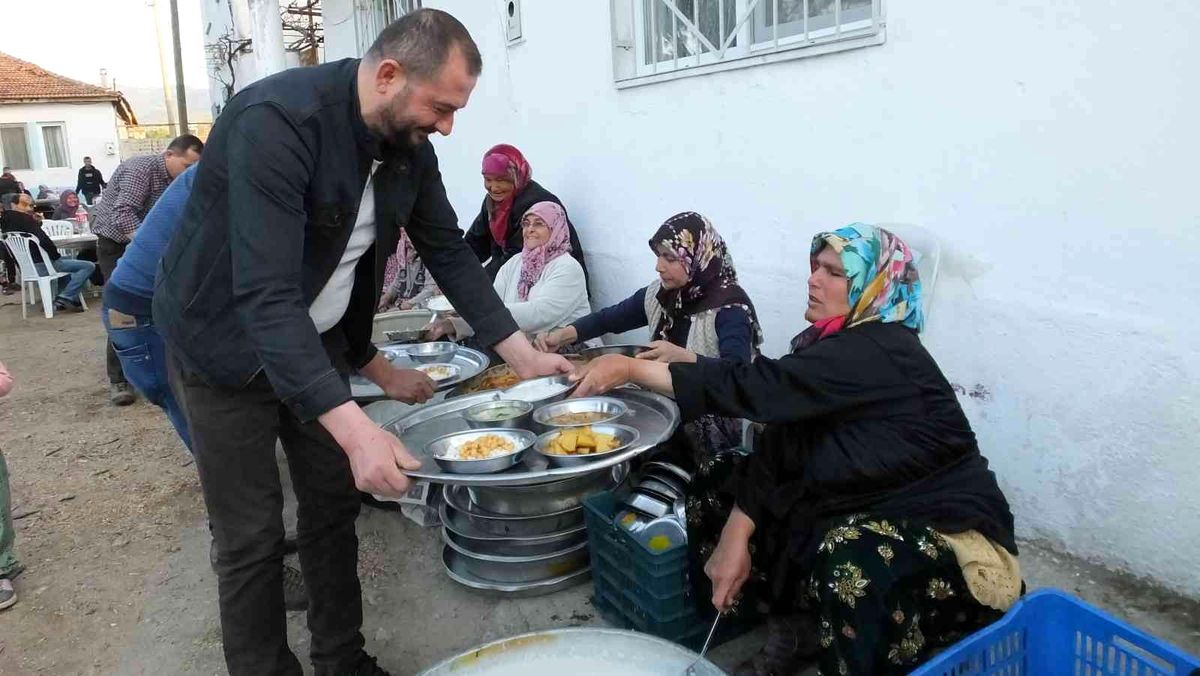 Balıkesir\'de çiftçiler iki yıl aradan sonra iftarda buluştu