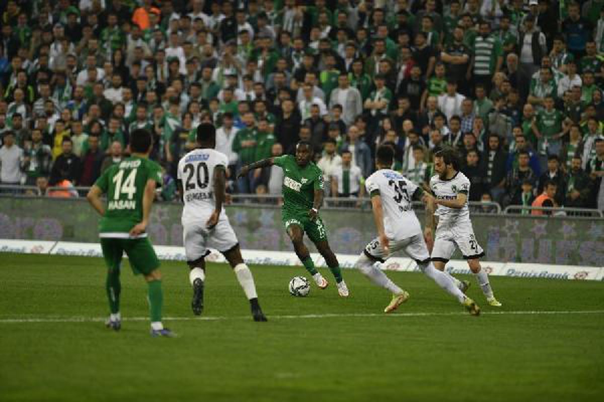 Bursaspor\'da Bifouma kadro dışı