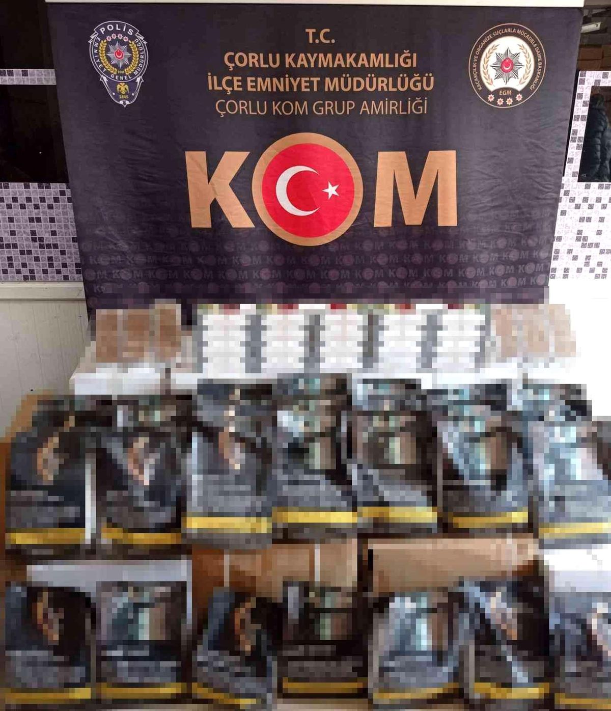 Çorlu\'da kaçak sigara ve içki operasyonu