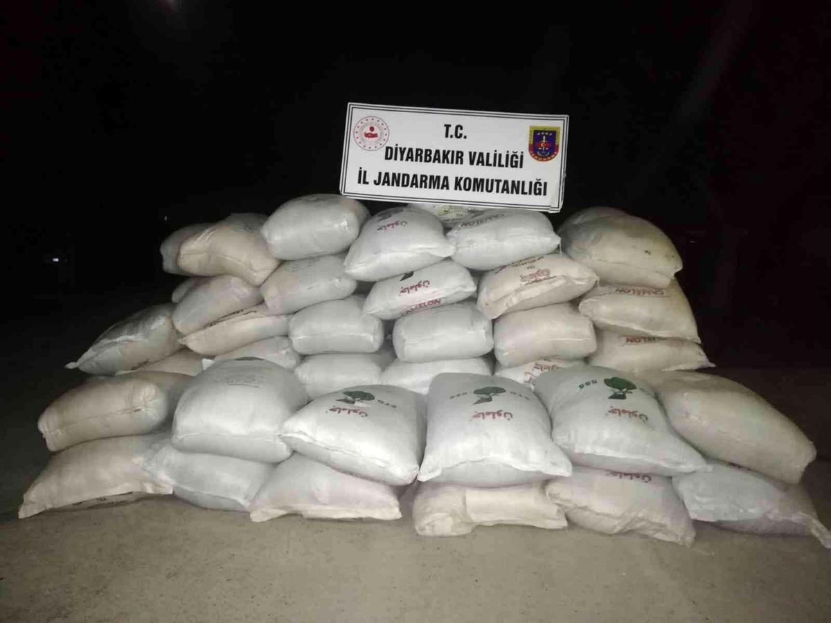 Son dakika haberleri! Diyarbakır\'da jandarma kaçakçılara geçit vermiyor