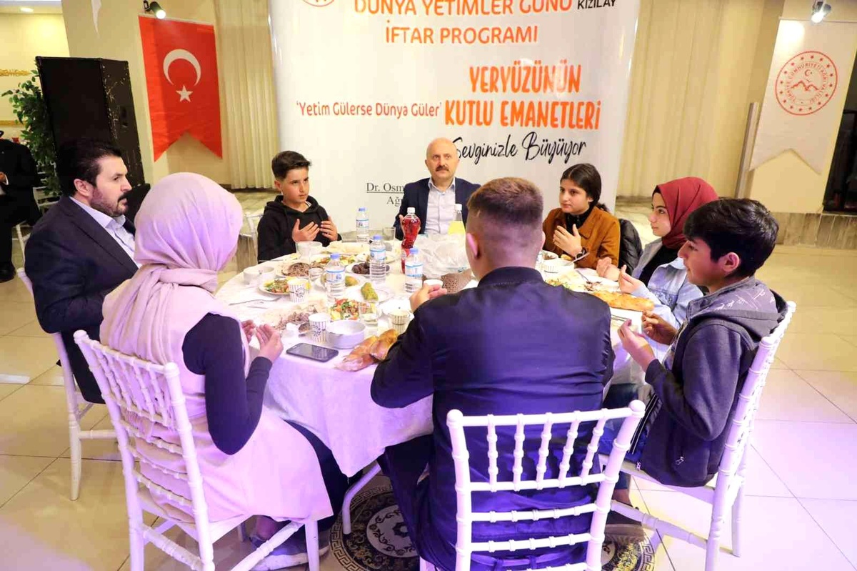 Dünya Yetimler Günü\'nde Ağrı\'daki yetimler unutulmadı