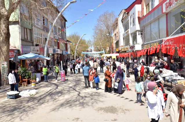 Elbistan'da 'Alışveriş Bayramı' coşkusu