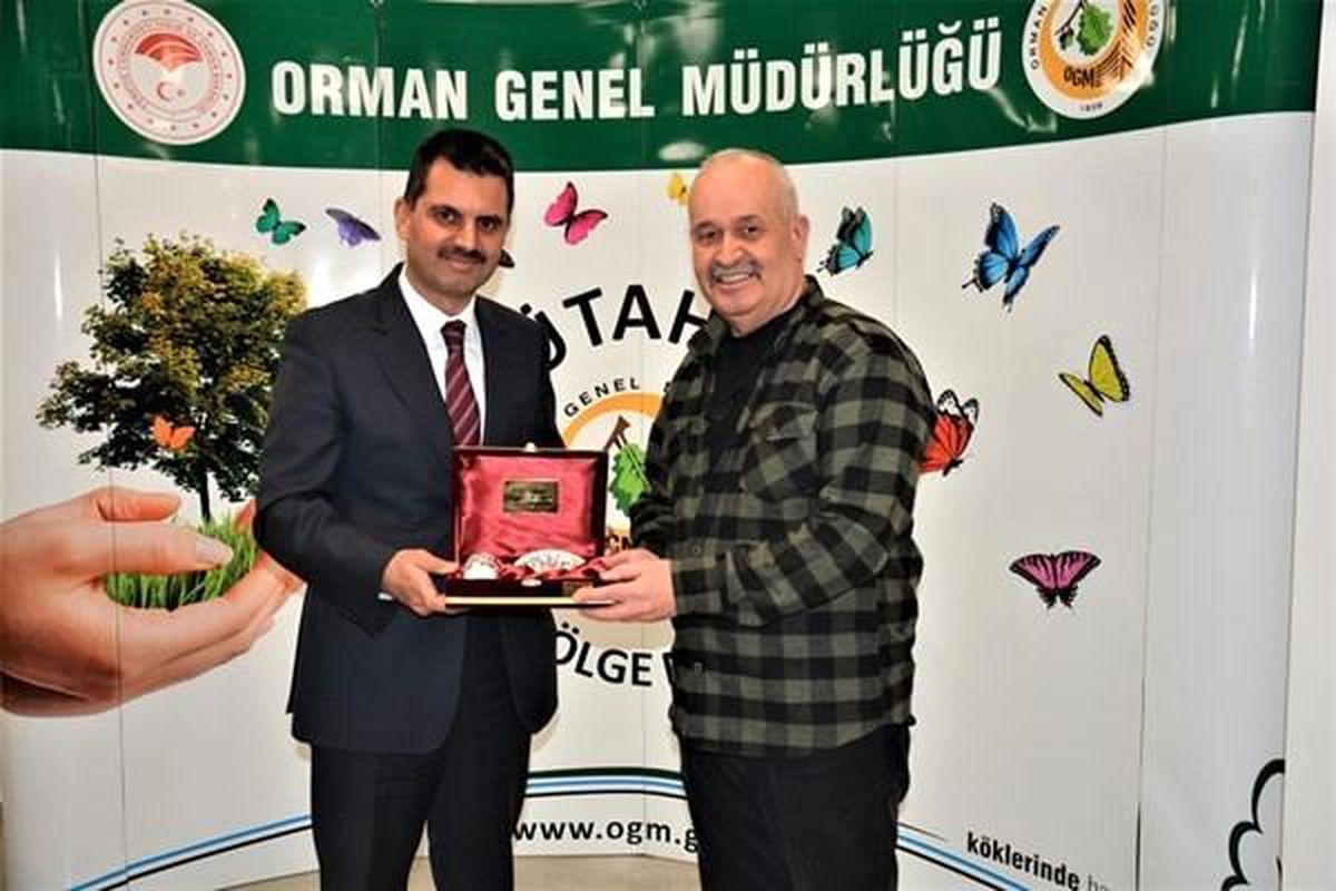 Emekli ormancılara teşekkür plaketi