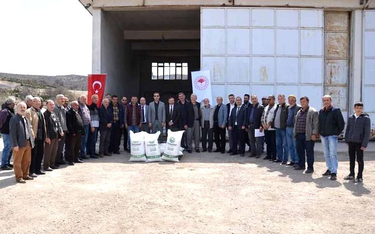 Emet\'te arıcılara 6 bin 50 kilogram şeker dağıtıldı