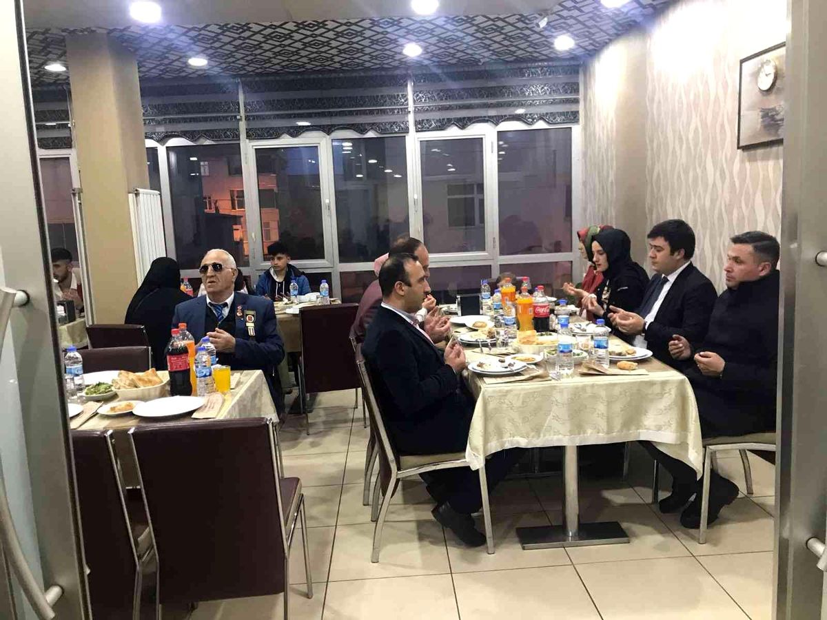 Horasan\'da şehit ve gazi ailelerine iftar yemeği verildi