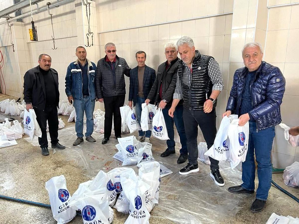 İhtiyaç sahipleri için 20 koyun kestiler