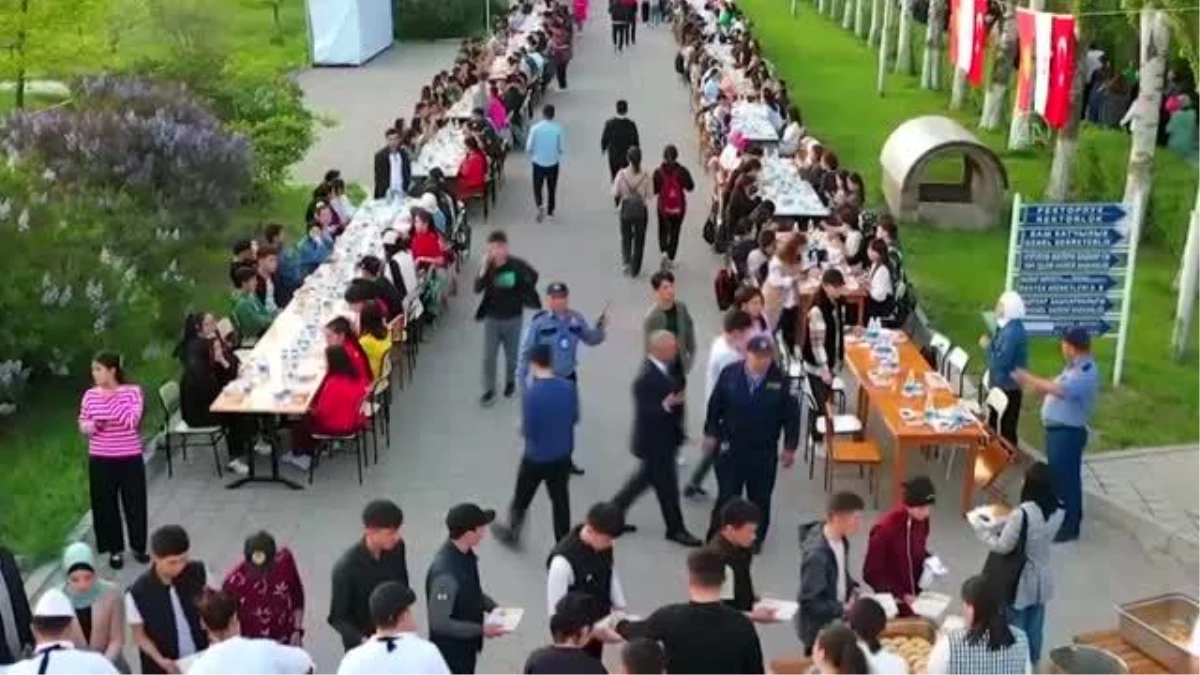 Kırgızistan-Türkiye Manas Üniversitesi\'nde sokak iftarı düzenlendi