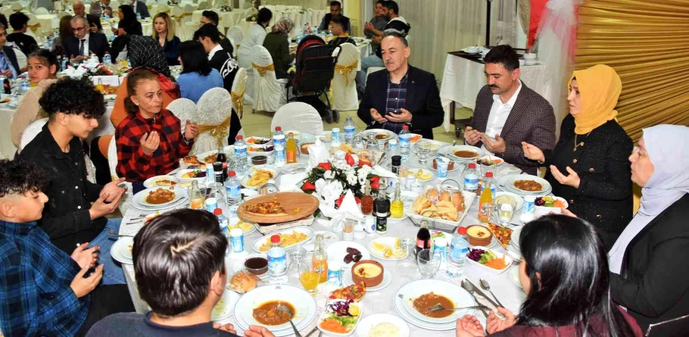 Kırıkkale\'de yetim çocuklara iftar verildi