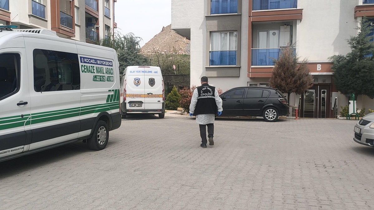 Son dakika haber... Kocaeli\'de bir öğretmen evinde ölü bulundu