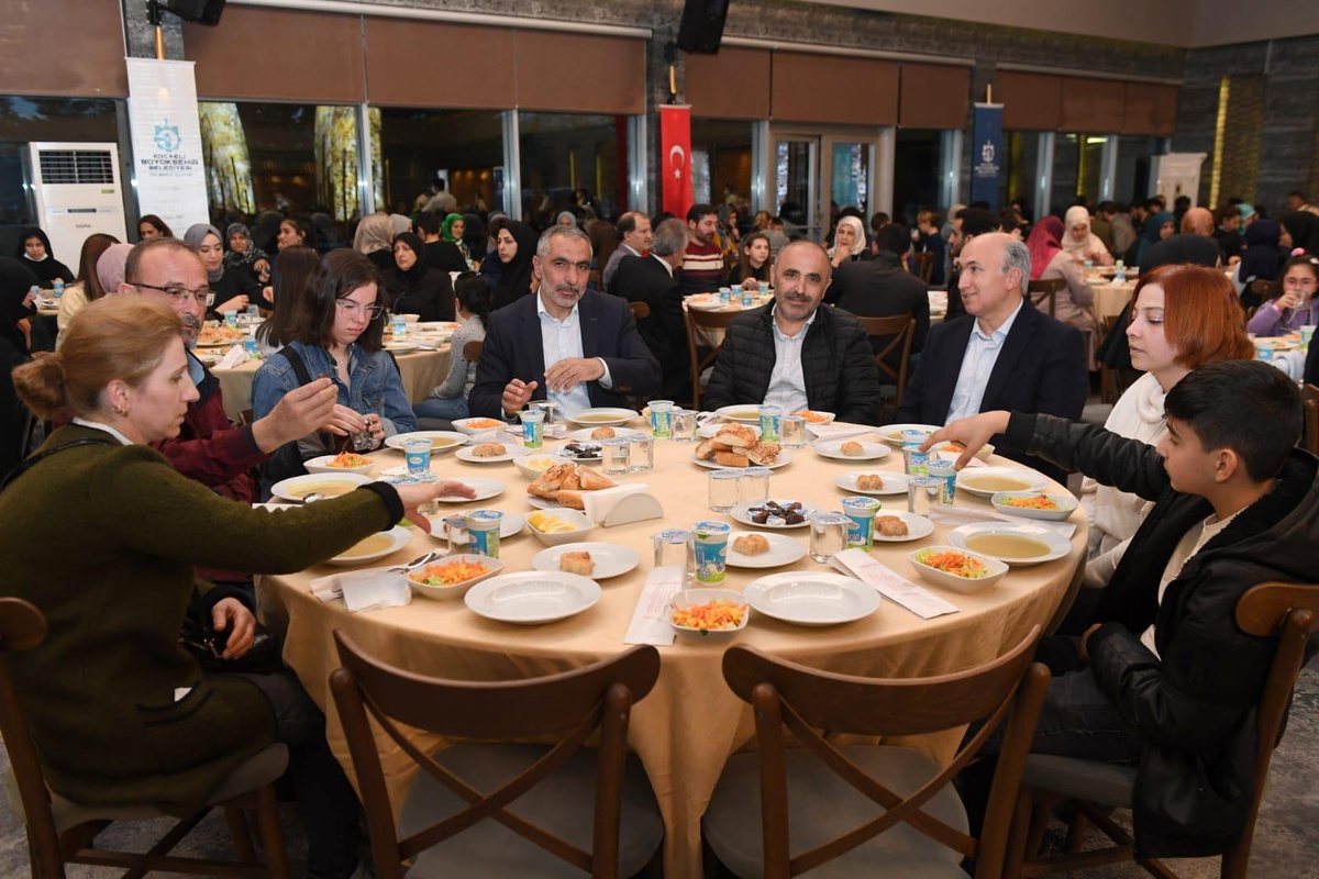 Kocaeli\'de yetimler iftarda buluştu