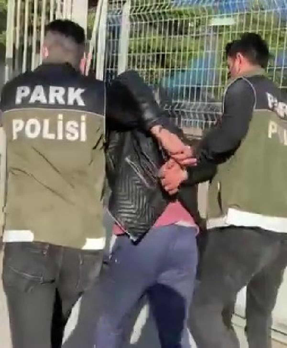 MARKET ÇALIŞANI KADININ GÖRÜNTÜLERİNİ SOSYAL MEDYADA PAYLAŞAN PAKİSTANLI YAKALANDI