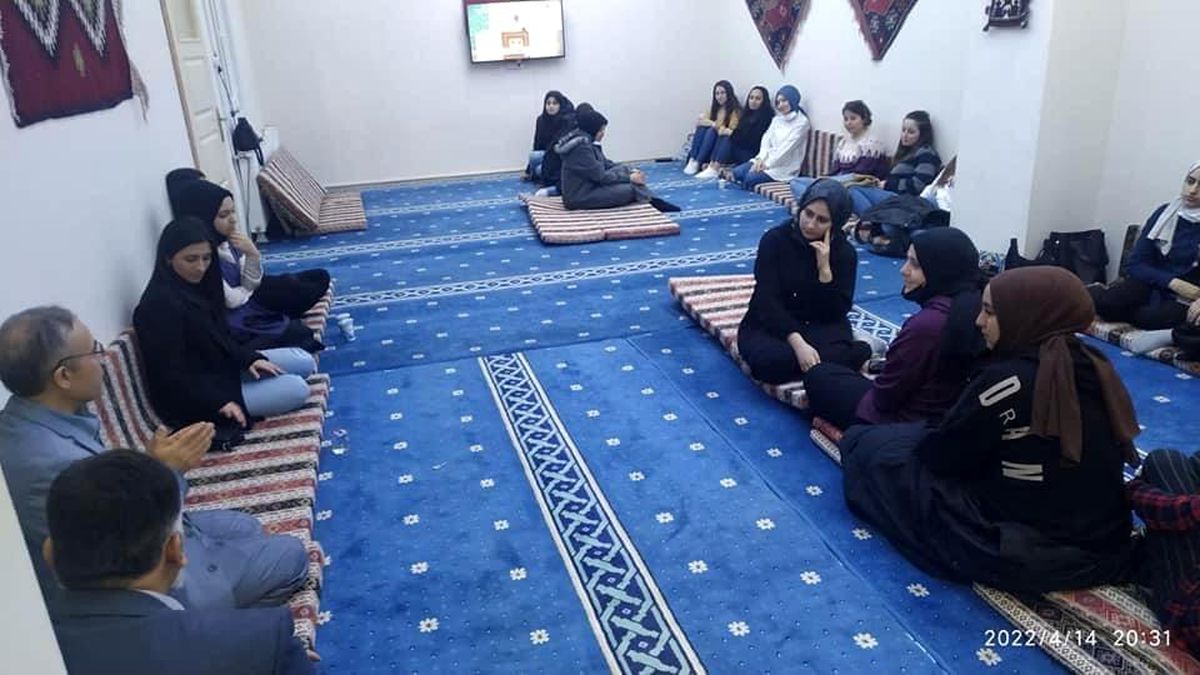 Müftü Ölmez üniversite öğrencileriyle iftar yaptı