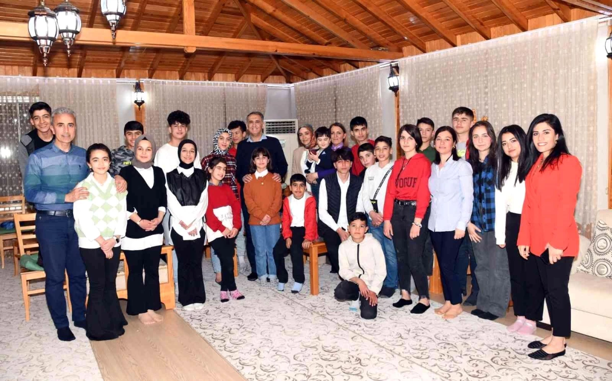 Sevgi evleri çocukları Vali Mahmut Çuhadar\'ın misafiri oldu