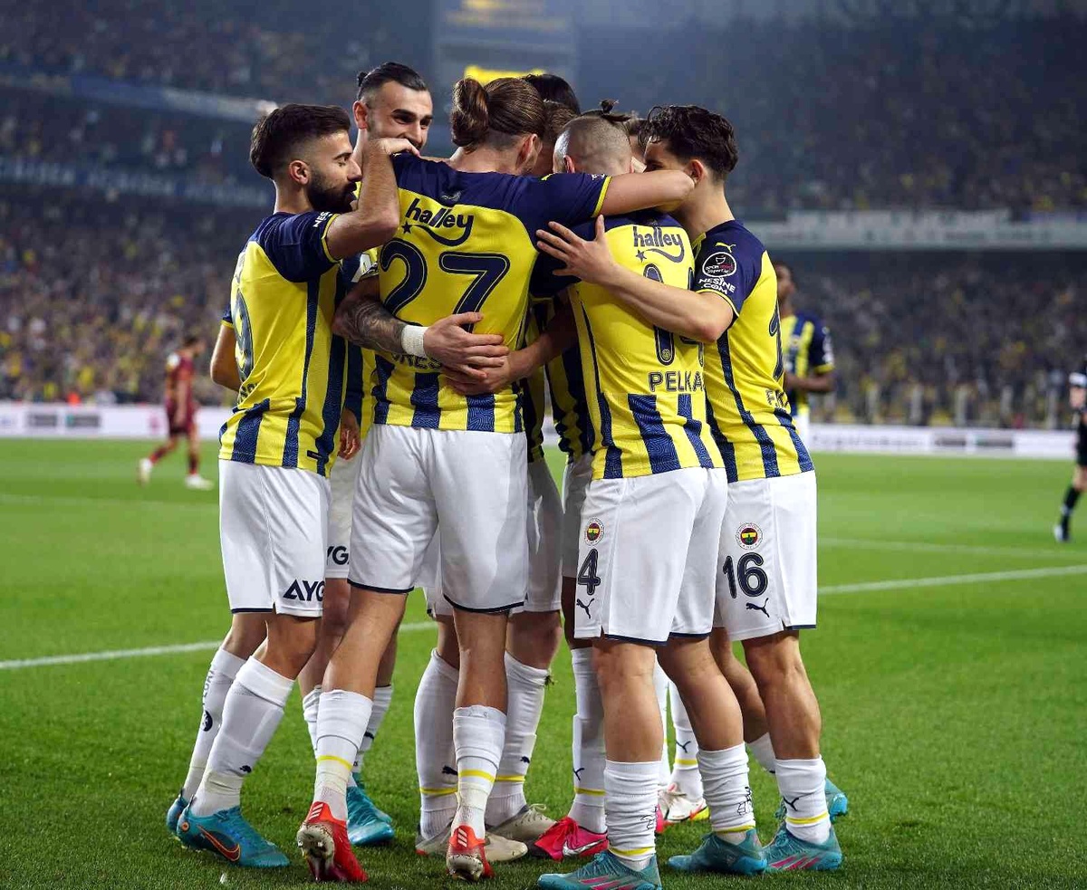 Spor Toto Süper Lig: Fenerbahçe: 1 - Göztepe: 0 (Maç devam ediyor)