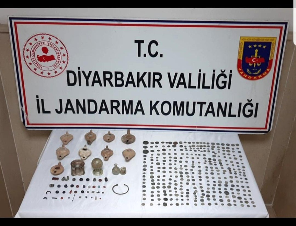 Diyarbakır\'da tarihi eser niteliğinde olduğu değerlendirilen 420 sikke ele geçirildi