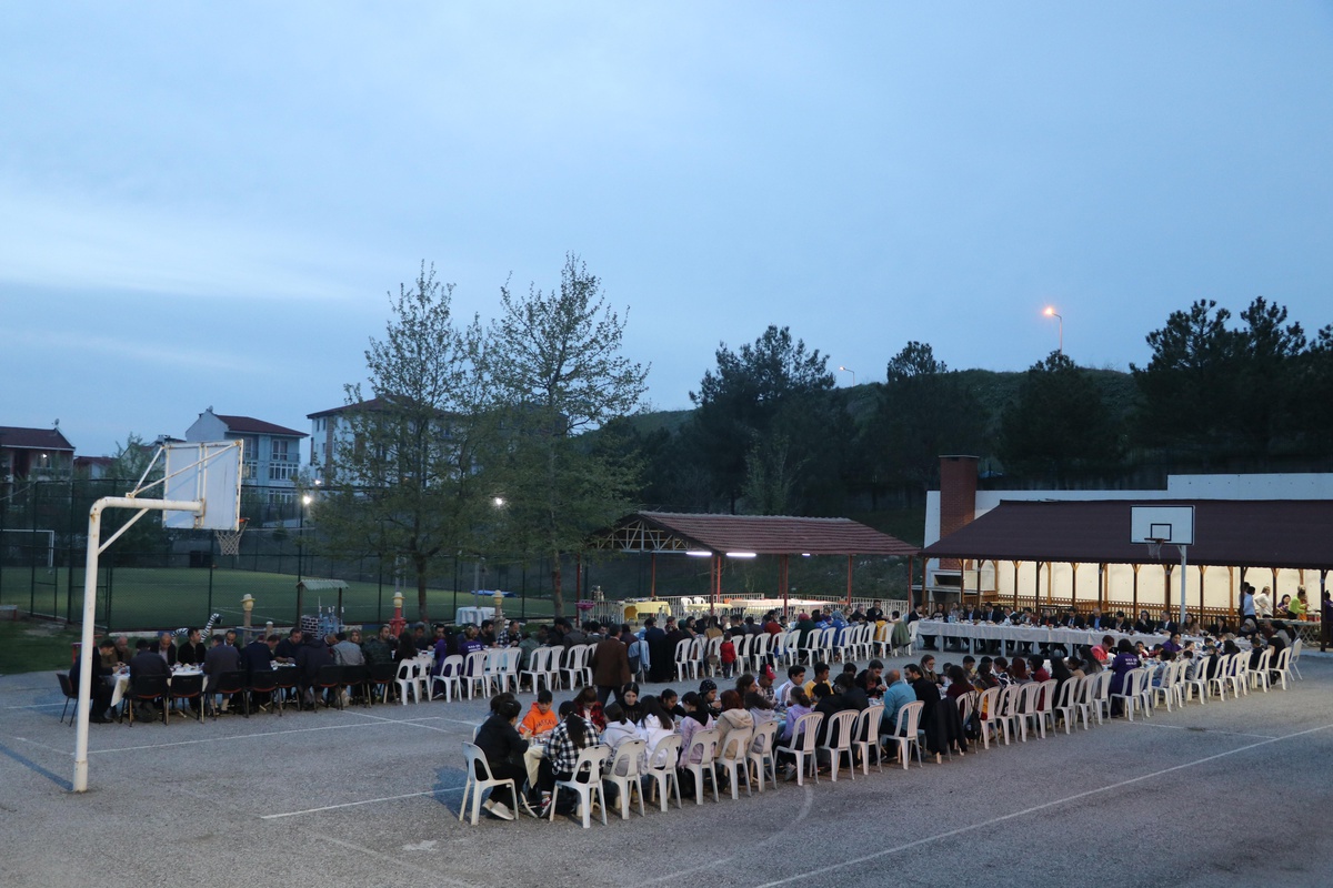 Trakya\'da "Dünya Yetimler Günü" dolayısıyla iftar verildi