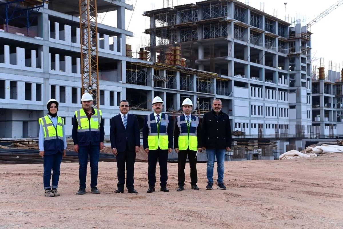 Son Dakika | Aydın Valisi Aksoy, Şehir Hastanesi inşaatında incelemelerde bulundu