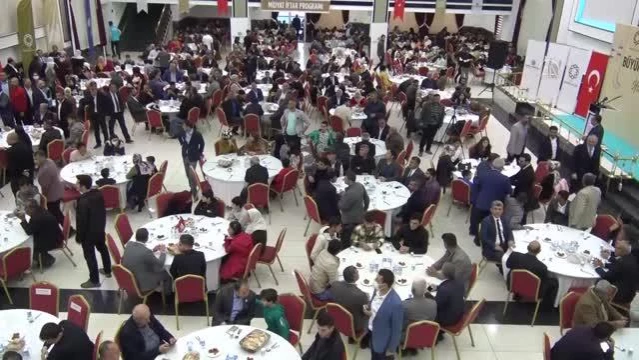 Vali Demirtaş, Midyat'ta iftar programına katıldı
