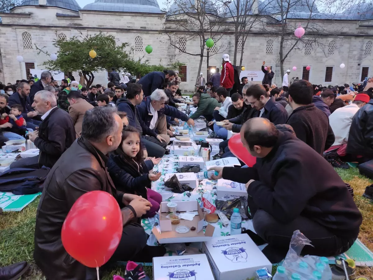 YediHilal Derneği'nden 'Medine Usulü İftar'