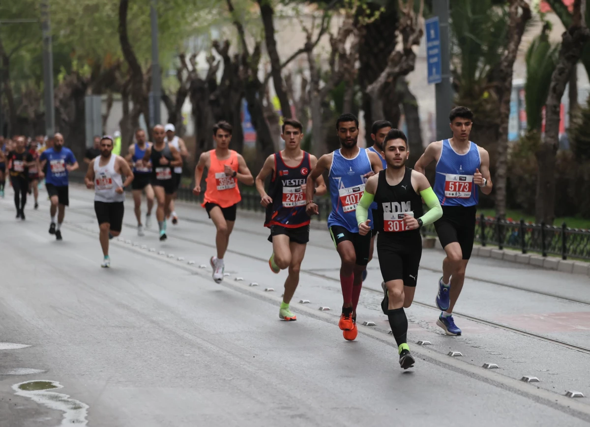 Maraton İzmir\'de yeniden rekor kırıldı (Ek görüntü -2)