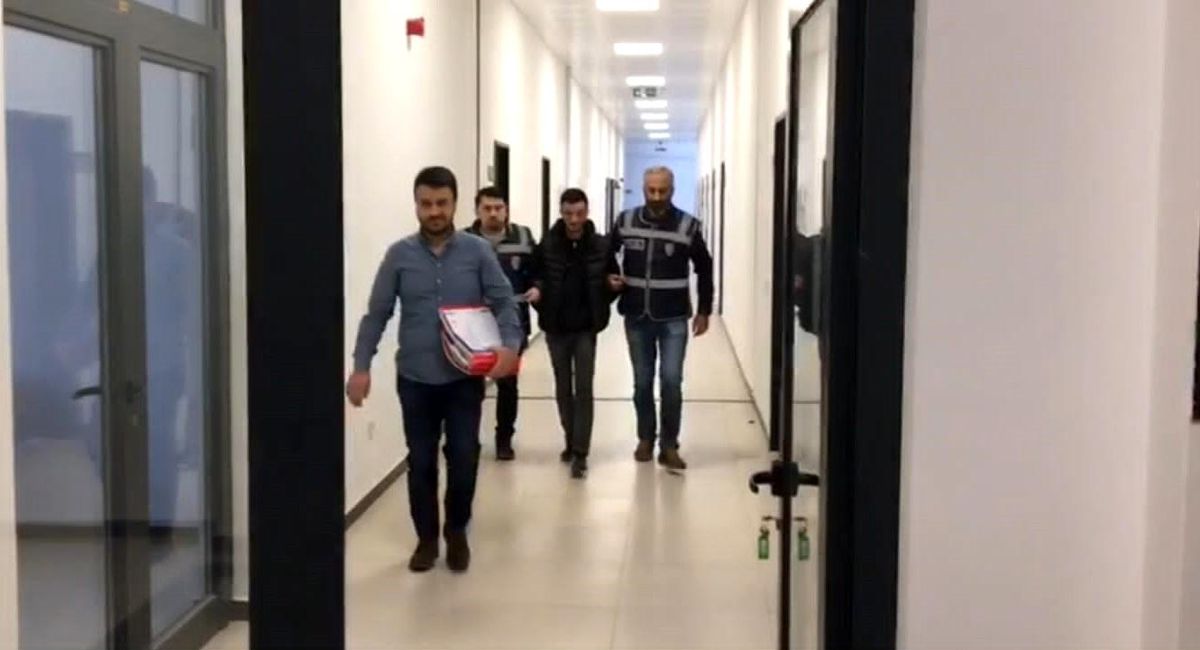 300 bin liralık saat ve telefon çaldı, İstanbul\'da yakalandı