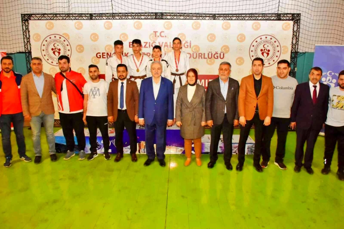 Analig Judo Yarı Finalleri Elazığ\'da sürüyor
