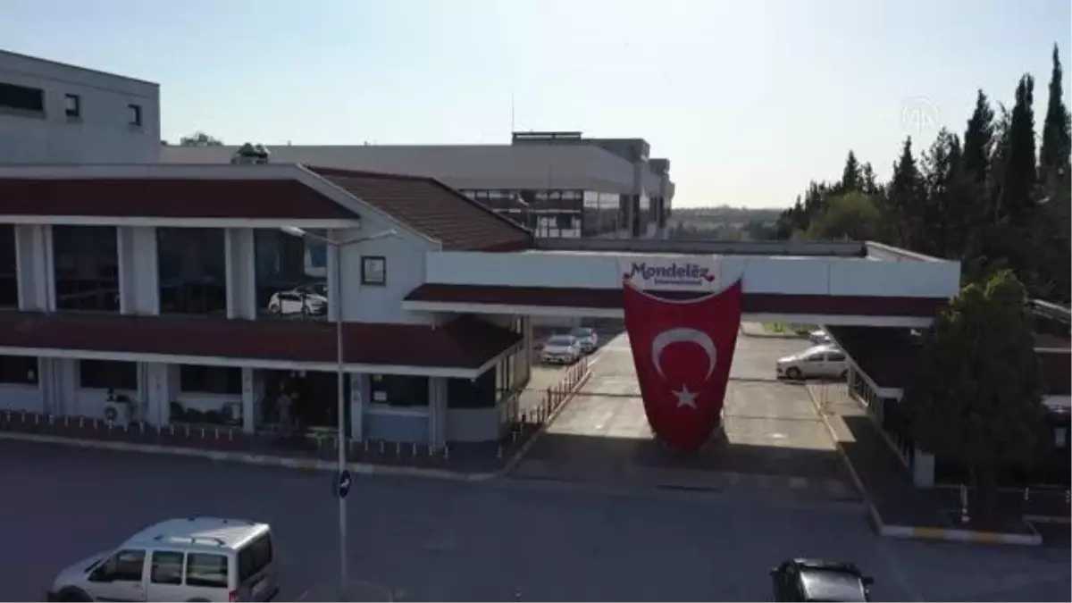 Bakan Varank, Gebze\'de şekerleme üretilen tesiste gençlerle buluştu