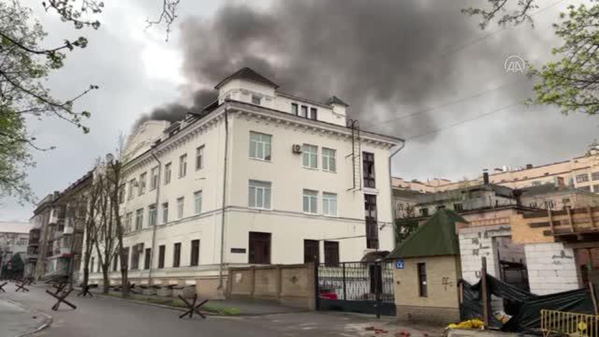 Son dakika haberi... Bombardıman altındaki kentte moral konseri