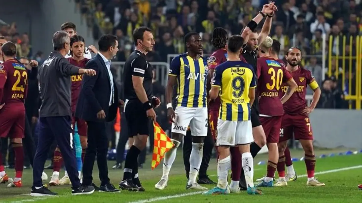 Tecrübeli hoca gözyaşlarını tutamadı! Fenerbahçe soyunma odasında "Şampiyonluk şansımız sürüyor" deyip ağladı