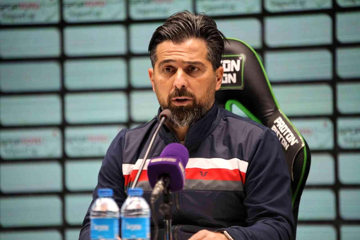 İlhan Palut: "Rizespor mağlubiyeti sonrası takımın verdiği reaksiyondan memnunum"