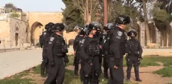 İsrail polisi, sabah baskın düzenlediği Mescid-i Aksa'dan çekildi