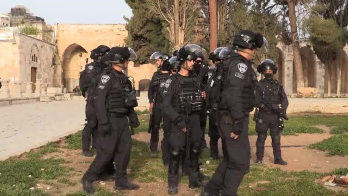 İsrail polisi, sabah baskın düzenlediği Mescid-i Aksa\'dan çekildi