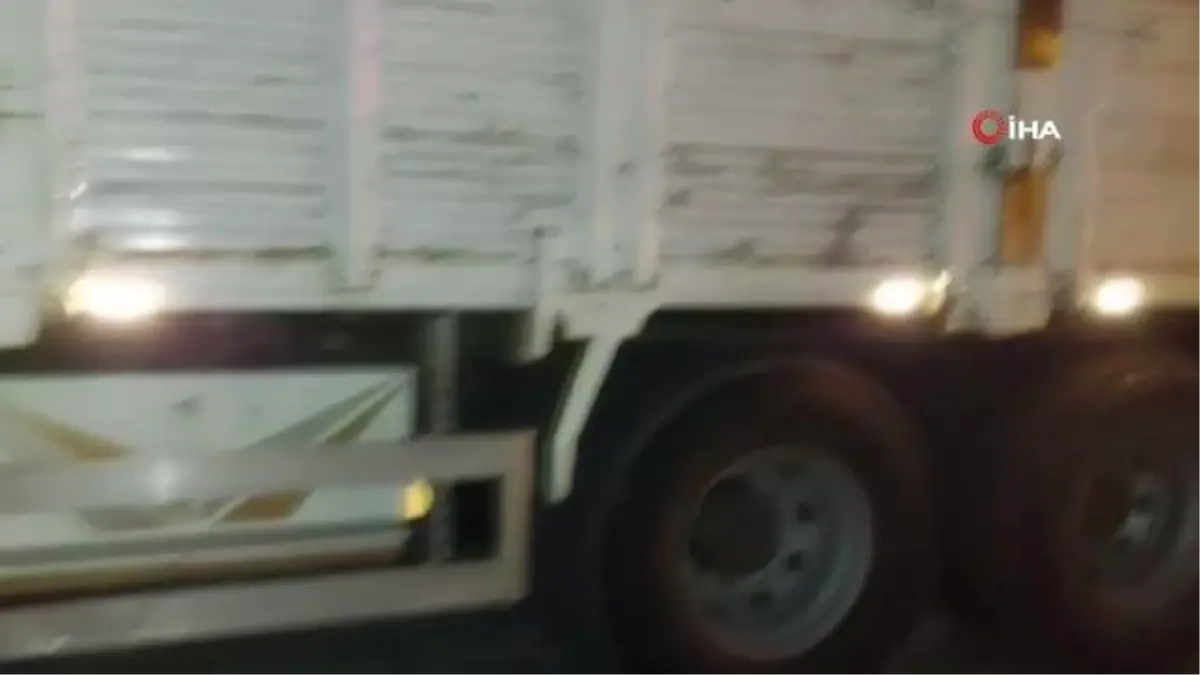 Kamyon kasasında 101 düzensiz göçmen yakalandı