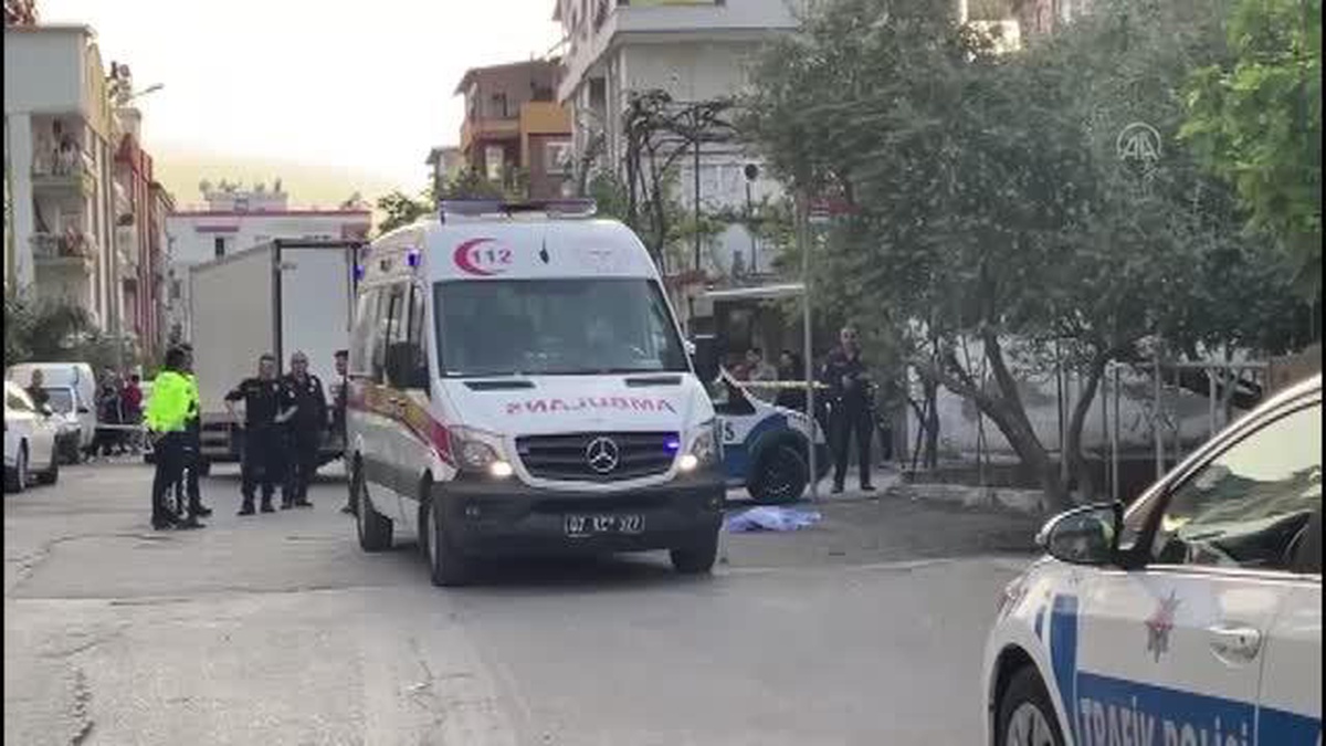 Kamyonun altında kalan 2 yaşındaki çocuk yaşamını yitirdi