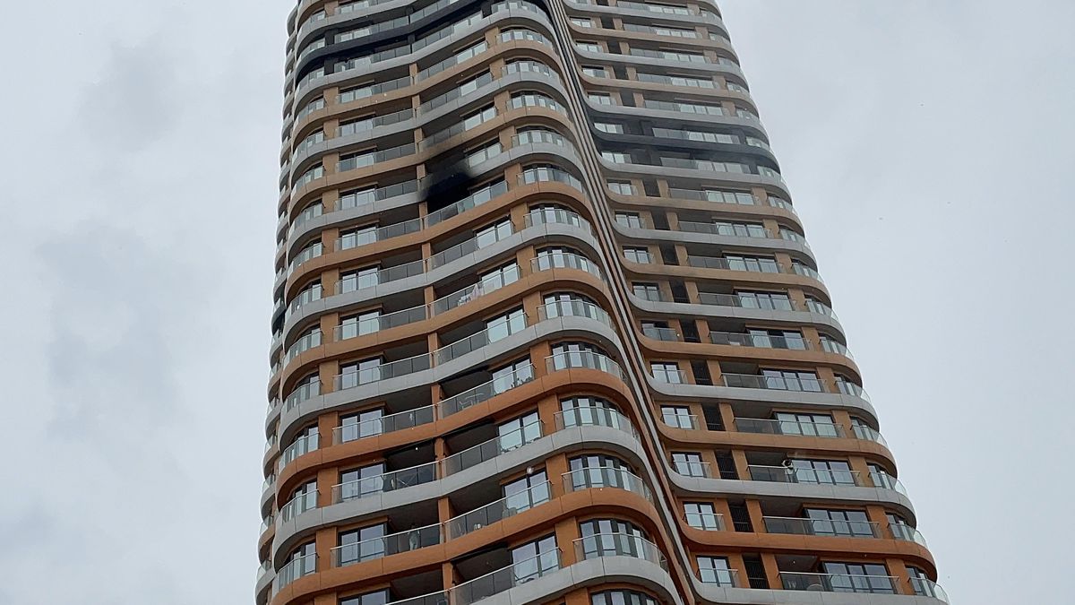 Son dakika haber: Kartal'da binanın 16. katında çıkan yangın söndürüldü