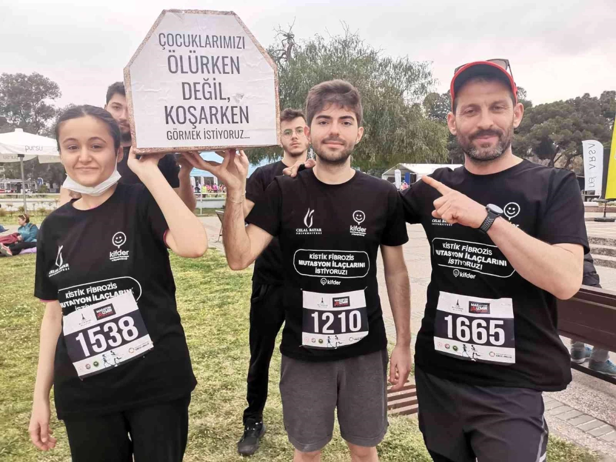 Maraton İzmir\'de tabutla koştu