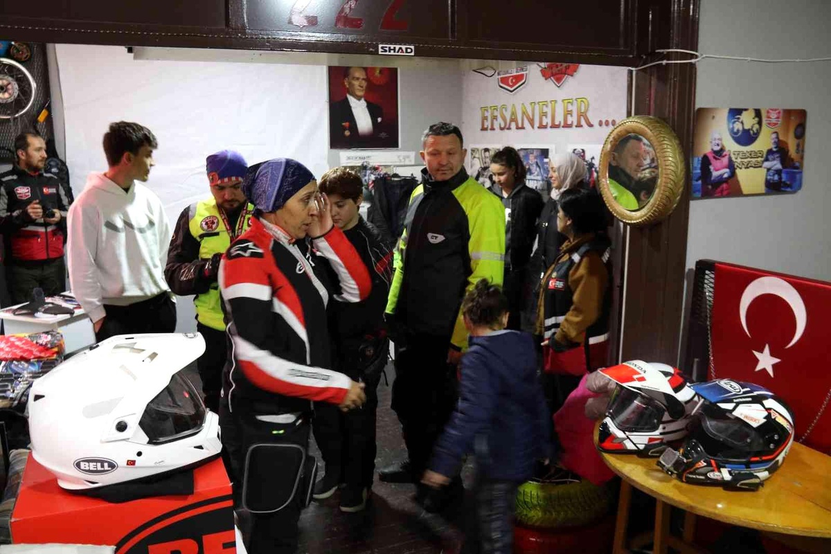Motosiklet tutkunlarından 2\'nci el ekipman etkinliği