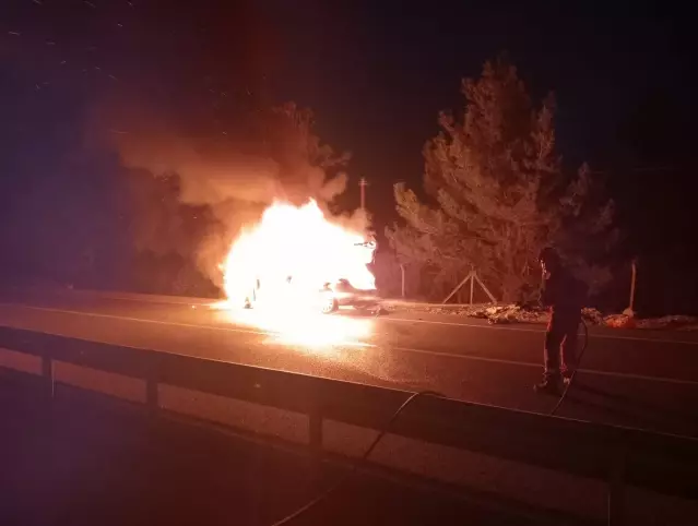 Son dakika haberi... Seyir halindeki otomobilde çıkan yangın söndürüldü