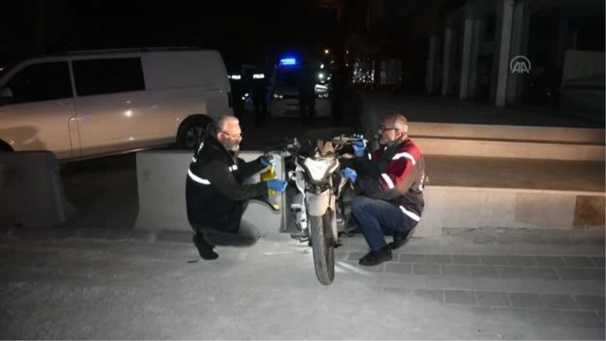 Polisten motosikletle kaçmaya çalışan şüpheliler kovalamaca sonucu yakalandı