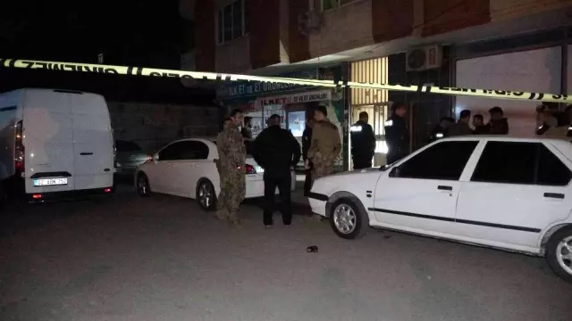 Özel hareket polisi, silahla kafasına sıkarak intihar girişiminde bulundu