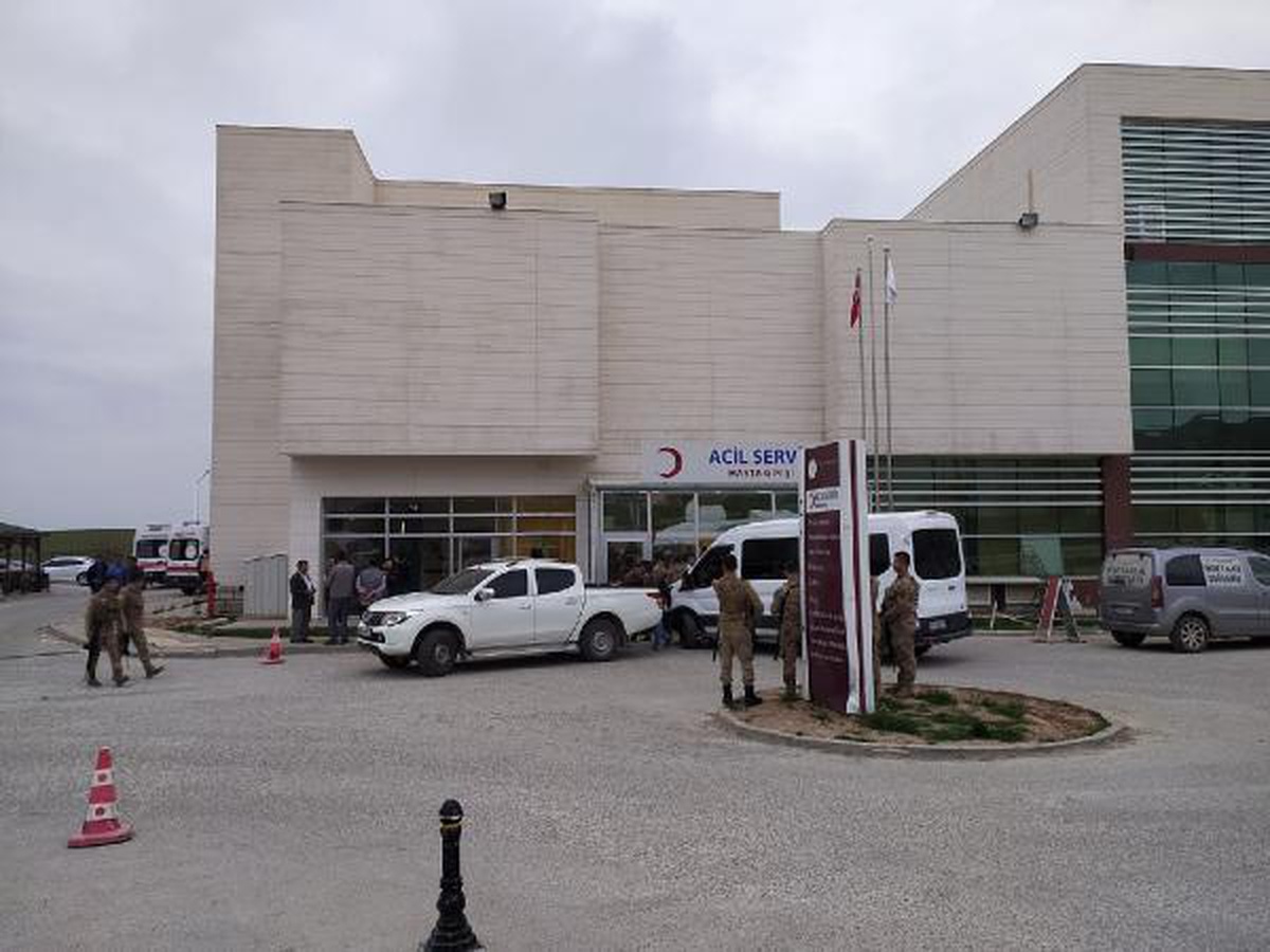 Silvan\'da, arazi anlaşmazlığı iki aileyi birbirine düşürdü! 3\'ü ağır 11 kişi yaralandı