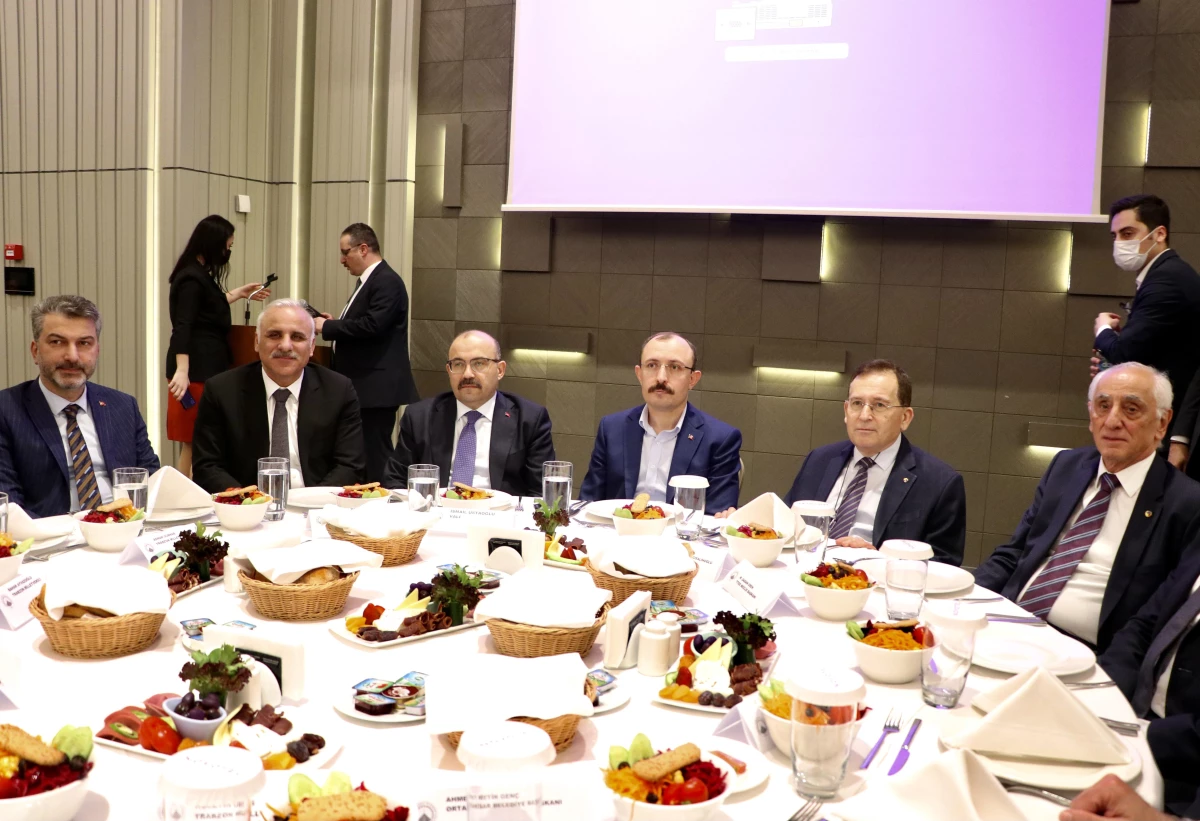 Ticaret Bakanı Muş, Trabzon\'da iş dünyası temsilcileriyle iftarda bir araya geldi