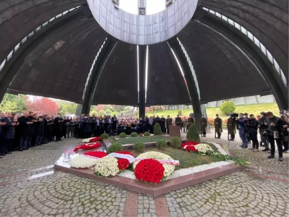 Son dakika! Turgut Özal ölümünün 29. yıl dönümünde mezarı başında anıldı