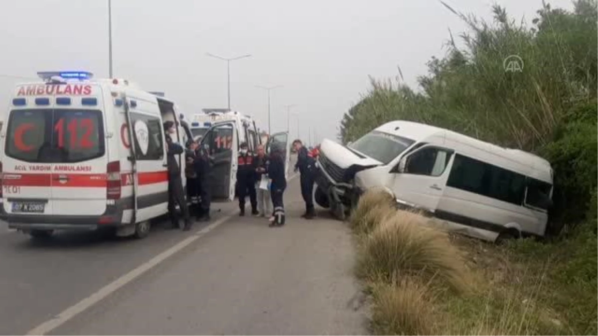 Son Dakika | Antalya\'da turistleri taşıyan minibüsün devrildiği kazada 12 kişi yaralandı