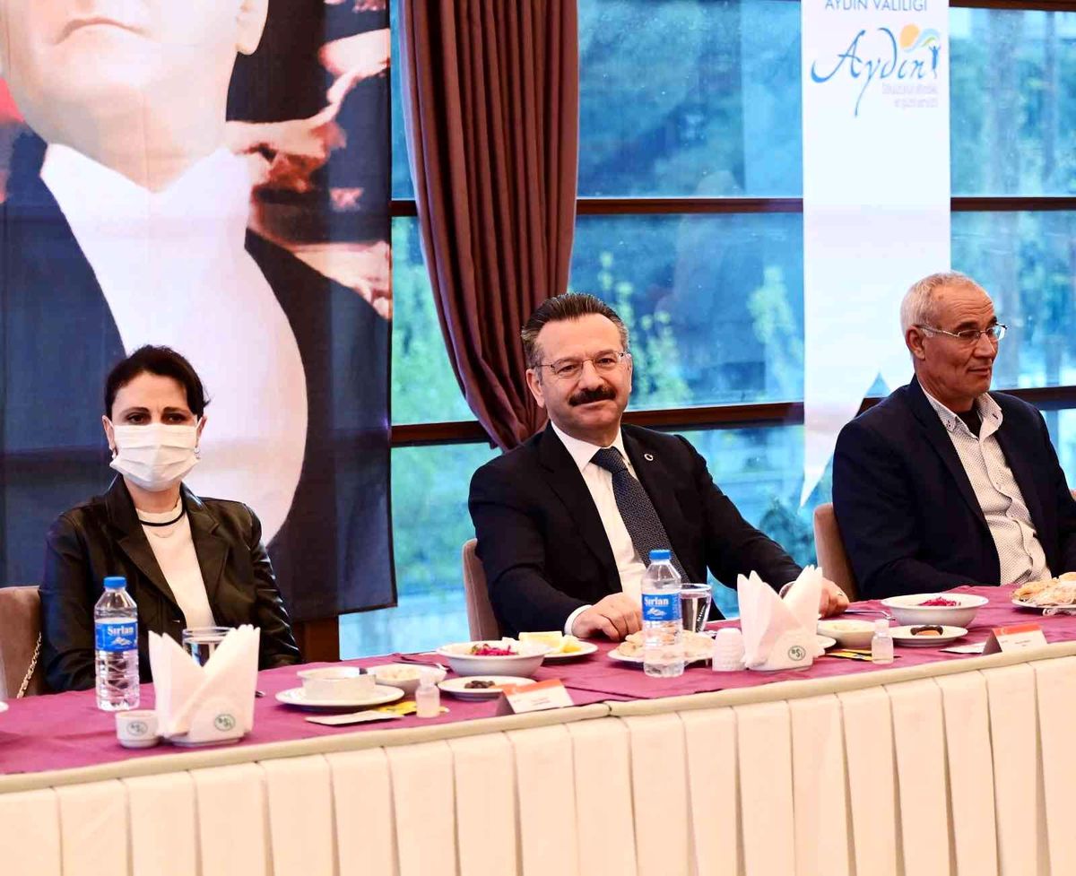 Vali Aksoy yetim çocukları ağırladı