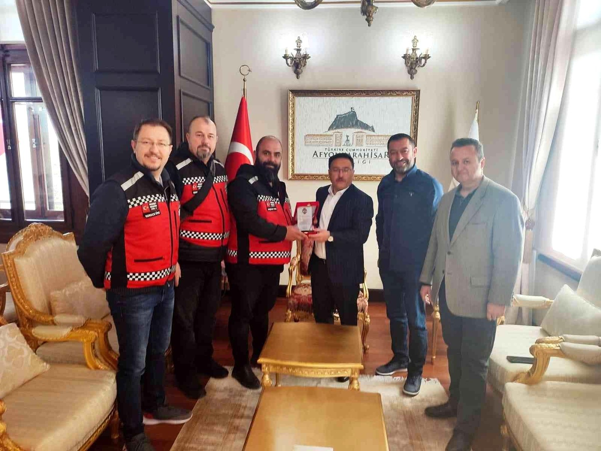 Zafer Motosiklet Kulübü Derneği\'nden Vali Çiçek\'e ziyaret