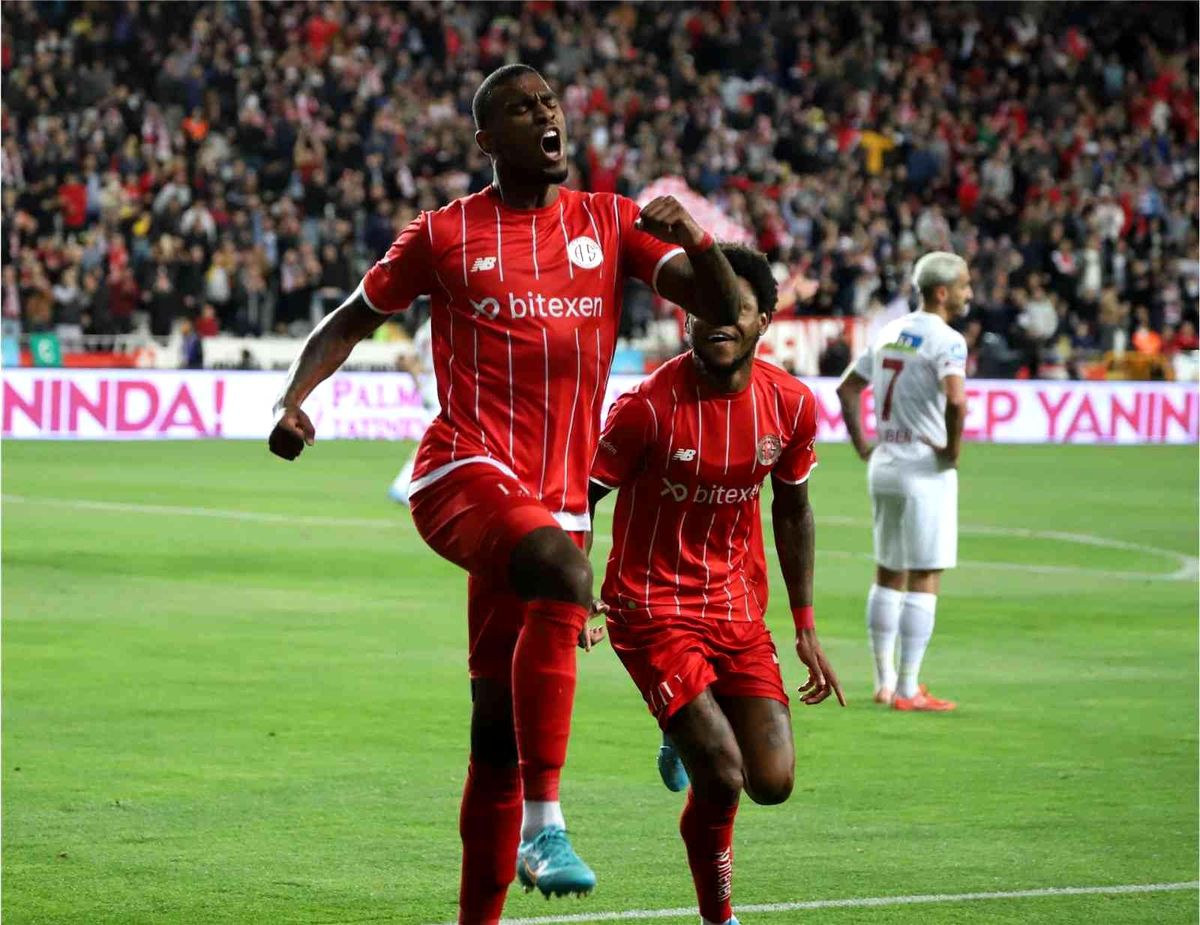 Antalyaspor\'da Haji Wright, performansıyla göz dolduruyor