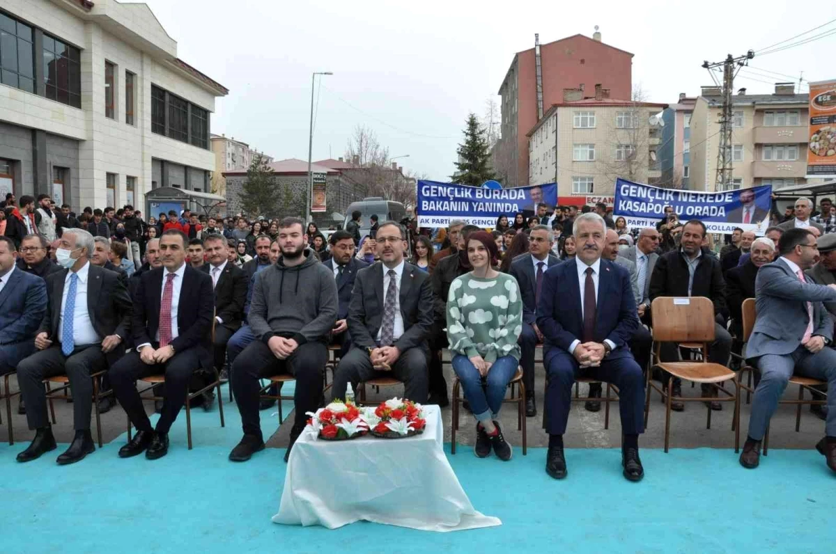 Bakan Kasapoğlu, Kars\'ta Gençlik Merkezi\'nin açılışını yaptı