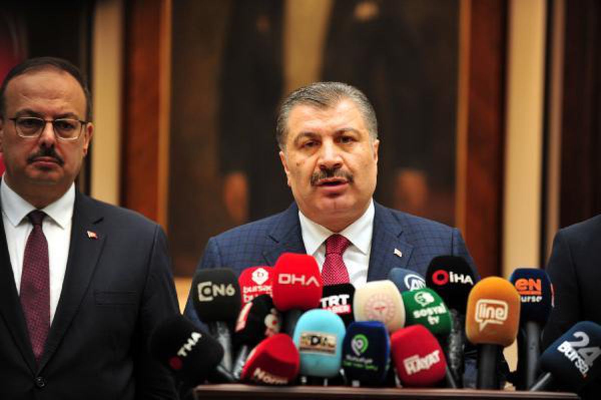 Bakan Koca: 'Koronavirüs salgını halen gündemimizde olsa da artık zihnimizden çıkarma zamanı gelmiştir'