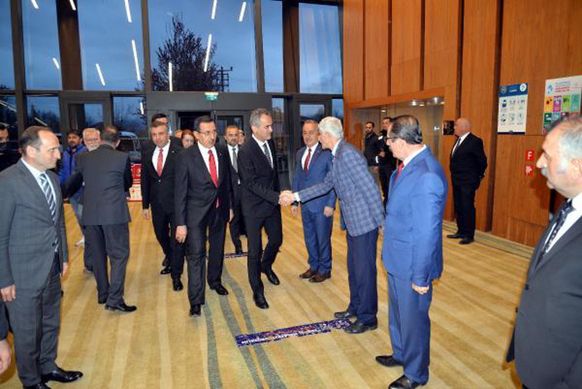 BAKAN ÖZER: GEREKLİ ÖNLEMLER ALINDIĞI ZAMAN EN GÜVENLİ ORTAMLAR EĞİTİM ORTAMLARIDIR